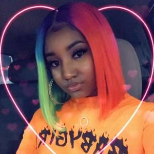 Meet your Posher, Monica